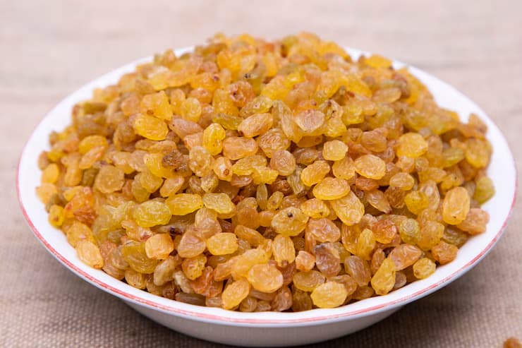 کشمش گلدن با رنگ طلایی خشک شده آفتابی ممتاز مخصوص صادرات